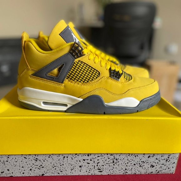 NEVER WORN !! Air Jordan 4 Lightning size 10.5 main image 4